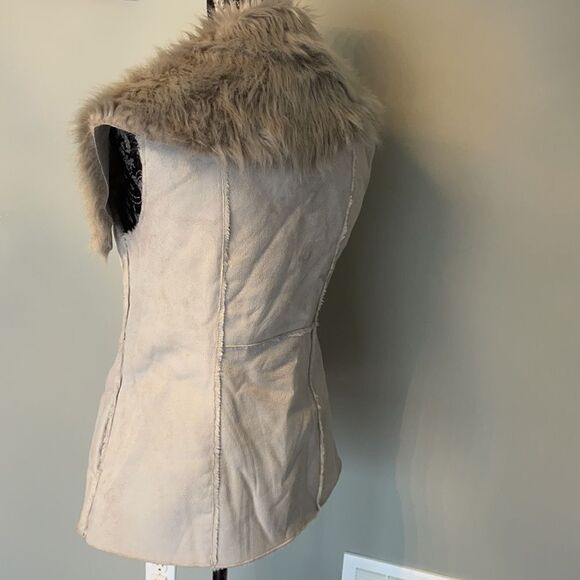 Faux Fur Vesr - Picture 3 of 4